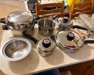 RARE Vintage United Surgical Steel Cookware Set Great condition! Heavy bottomed pans.