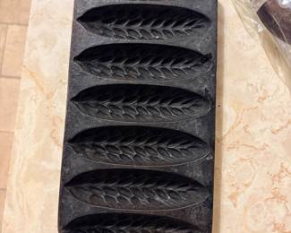 Wheat Cast Iron Cornbread Pan Excellent condition