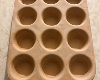 The Pampered Chef Stoneware Muffin Pan Good condition