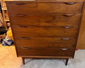 Vintage MCM Chest of Drawers Great condition 38” x 18” x 43” tall Must be able to move and load yourself 