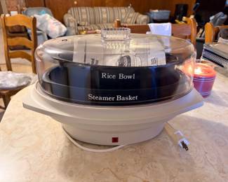 Rival Automatic Steamer and Rice Cooker Good working condition Like new