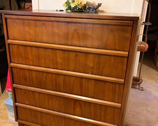 Vintage MCM Dixie Dresser Great condition 34” x 18” x 43” tall Must be able to move and load yourself