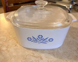 Vintage Blue Cornflower 3qt Corningware dish Overall good condition