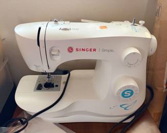 Singer Simple Sewing Machine Good working condition 