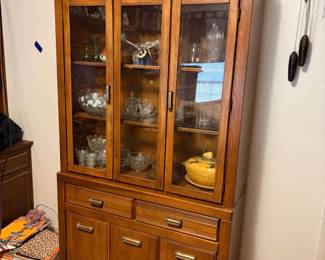 Vintage Broyhill China Cabinet Good condition 42” across x 16” deep x 77” tall Must be able to move and load yourself