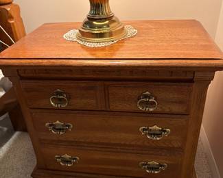 2 nightstands