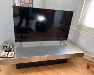 Floating coffee table