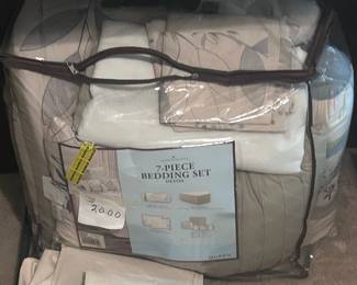 b Queen Size Bedding