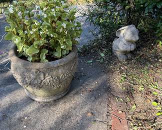 Outdoor concrete items. With plants!