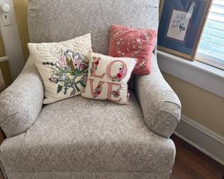 Nice modern chair. New!