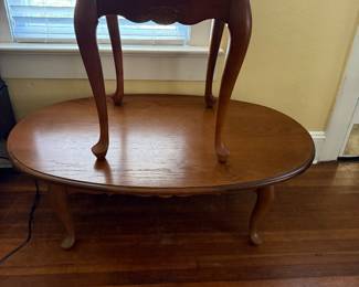 Stunning matching coffee table and side table.