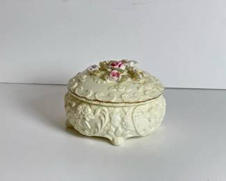 119 porcelaintrinketboxwithfloralrelief