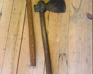 040 antiquebroadaxeswithwoodenhandles