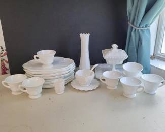 191 milkglassgrapepatterndishescupsand