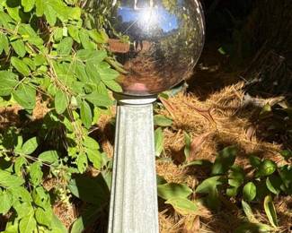083 gardengazingballwithpedestalstand