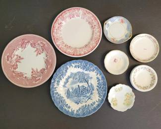 186 assortedvintagedecorativeplatesands