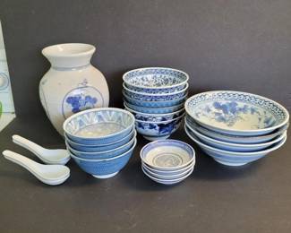 177 blueandwhiteporcelainbowlsspoonsan