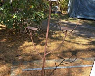 265 rusticwoodenbirdhouseonmetalstand