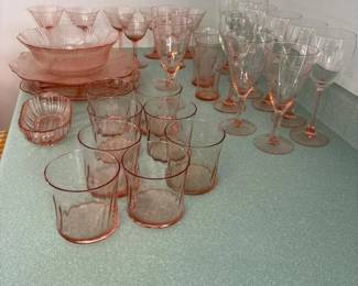 063 assortedpinkdepressionglassbowlspla
