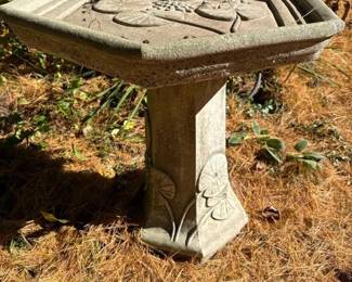 082 concretebirdbathwithlilypad
