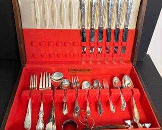 158 wmrogerssonsilverplateflatwareassor