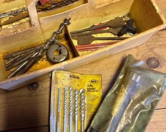 052 vintagetoolboxwithcontents