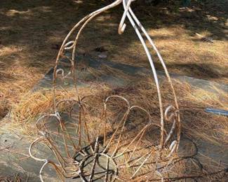266 vintagemetalwirehangingbasket