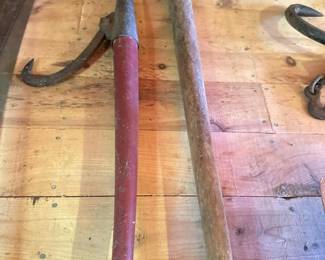 035 pairofvintagecanthookswithwoodhan