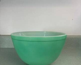 061 greenmixingbowl