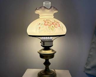 200 floralglassshadehurricanetablelamp