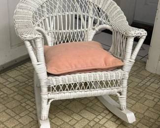 257 childswickerrockingchair