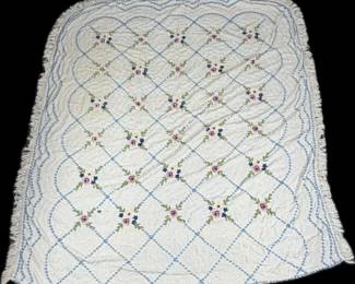 Vintage Shabby Chic Chenille Floral Bedspread 97 x 90 Read