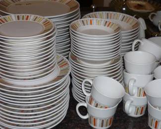 Noritake "Mardi Gras" 109 pieces