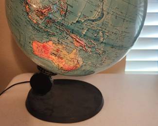 Cool 1983 illuminated world globe