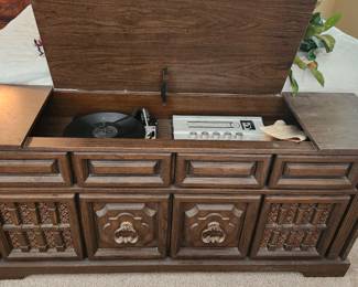 B s r stereo cabinet