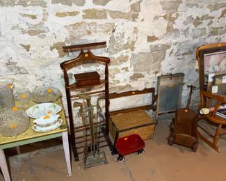 Gentleman’s suit valet, antiques