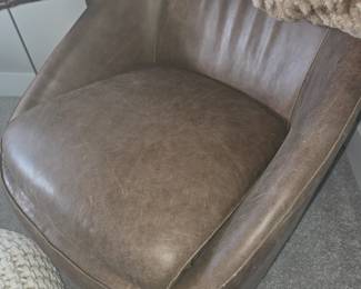 Bernhardt Leather swivel chair 