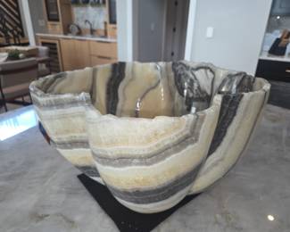LND/LUXE natural stone piece 