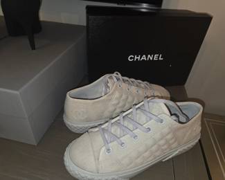 CHANEL quilted low top sneakers