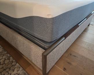 Vanguard “Tom Filicia” headboard/footboard frame set KING