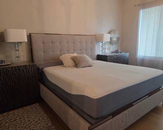 KING Bed Set/ Sleep Number 360 & Vanguard “Tom Filicia” frame set 