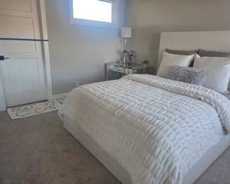 Bernhardt Headboard/Footboard/Rails Bed- Queen mattress 