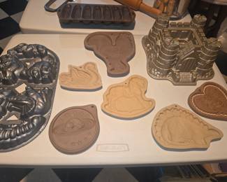 Baking pans, stoneware cookie molds