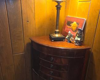 Corner chest