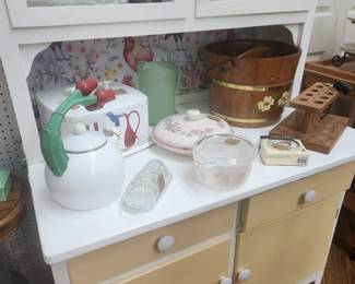 Pyrex and Vintage kitchen items