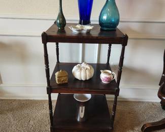 Mahogany 3 tier etergere