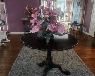Kindel Tilt-top Pie Crust Table