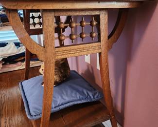 It's & Craft Oak Table