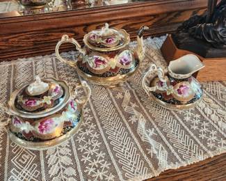 Nipping Tea Set