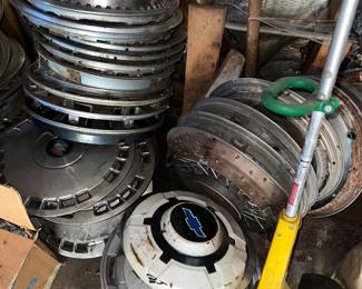 Various vintage wheel covers and hubcaps 